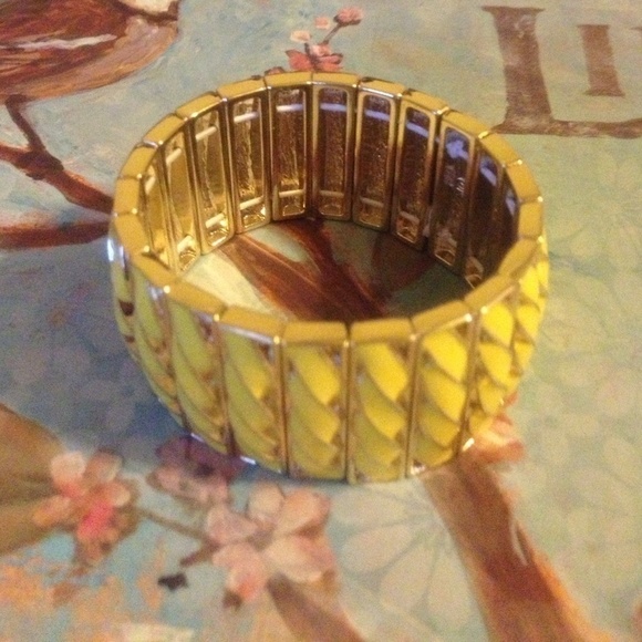 Yellow gold cuff from BR - Picture 2 of 3